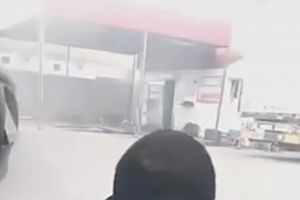 هذا ما يحدث إذا وضعت وجهك مقابل عادم السيارة؟