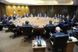 لبنان: «النفايات» أول بنود «طاولة الحوار»