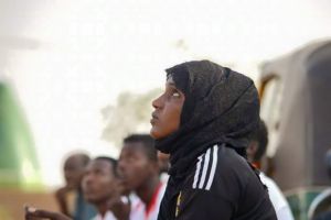 شابة سودانية مدربة لنادي كرة قدم رجالي