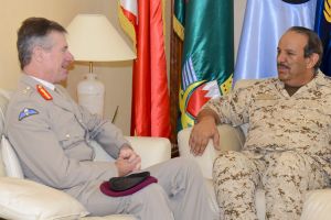 القائد العام ينوه بالتعاون العسكري مع المملكة المتحدة