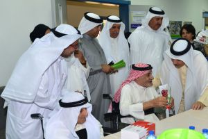 وزير العمل يزور دور المسنين في يومهم العالمي