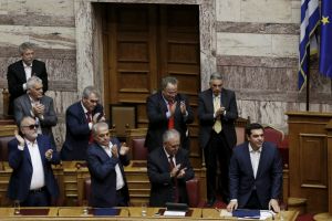 البرلمان اليوناني يمنح حكومة تسيبراس الثقة