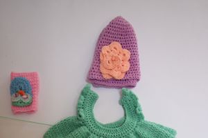 فاطمة بو حسن تنسج بأناملها الطرية أجمل 'كروشيه'