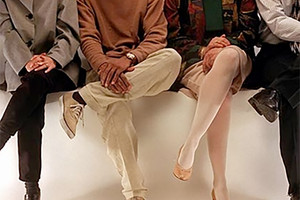 هل تشكل هيئة الجلوس بوضع الساق على الساق عبئا على العمود الفقري؟