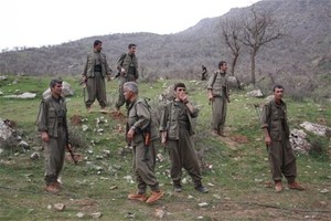 تركيا تشن غارات على مواقع لحزب العمال الكردستاني شمالي العراق