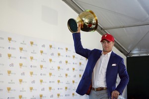 الولايات المتحدة تتوج بلقب كأس الرؤساء للجولف