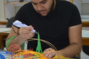 معهد البحرين للتدريب يدرب منتسبيه على الرسم بتقنية ثلاثية الأبعاد