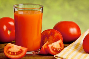 7 فوائد صحية لتناول عصير الطماطم يوميا