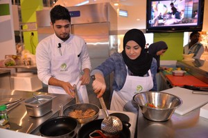 مسابقة الطبخ الصحي في مجمع السيف