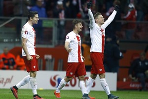 ليفاندوفسكي يقود بولندا للتأهل لبطولة أوروبا 2016