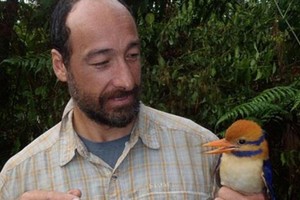 عالم يقتل أحد أكثر الطيور النادرة في العالم