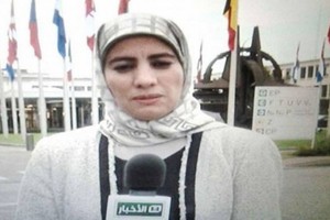 مراسلة التلفزيون السعودي ترفض خلع الحجاب لتغطية اجتماع 'الناتو'