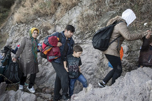 الاتحاد الأوروبي يتحسس الطريق لحل أزمة اللاجئين ويتطلع لتعاون تركيا 