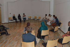 مركز الفنون يستضيف حلقة نقاشية حول معرض 'إيقاع مجرد'