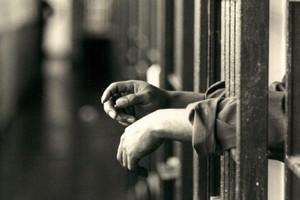 مسئول بمدينة نيويورك: سجون المدينة مازالت تشهد أعمال عنف