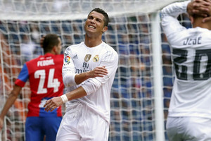 بطولة اسبانيا: رونالدو القياسي يضع ريال مدريد موقتا في الصدارة ورباعية لنيمار