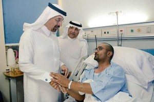 وزير الصحة السعودي يزور مصابي حادثة حسينية الحيدرية