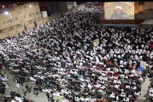 شاهد الصور... حشود ضخمة في الحسينية الحيدرية بسيهات مساء اليوم