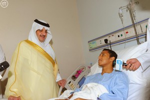 السعودية: أمير المنطقة الشرقية يطمئن على مصابي الاعتداء الإرهابي في سيهات