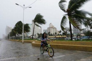 مقتل أربعة أشخاص ونزوح الآلاف جراء الإعصار كوبو في الفلبين