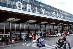 باريس تعلن ان تفتيش وزير جزائري في مطار اورلي 'حادث مؤسف' 