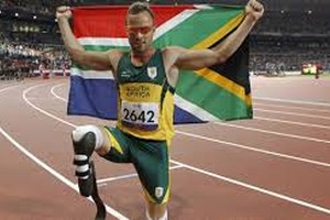 إطلاق سراح العداء الافريقي الجنوبي أوسكار بيستوريوس ووضعه تحت الإقامة الجبرية