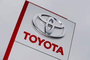 'تويوتا' تستدعي 6.5 مليون سيارة لخلل في مفاتيح النوافذ
