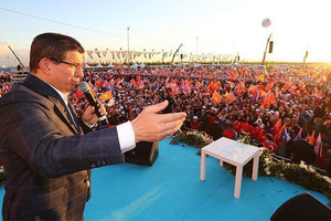 داود أوغلو: 90٪ من الغارات الروسية في سوريا تستهدف الجيش الحر