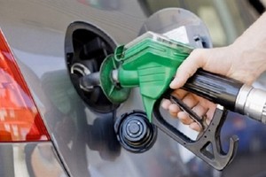 الإمارات تخفض أسعار البنزين والديزل المحلية في نوفمبر