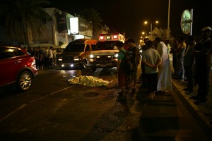 شاهد الصور ...مصرع فلبينية دهسا تحت عجلات شاحنة بجدحفص