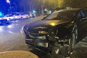 إصابة شخصين بتصادم مركبتين بشارع المطار بالمحرق