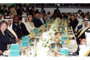 ولي العهد يدعو لمراجعة شاملة تشخص أسباب عدم التوصل لصيغ مستدامة للحلول في المنطقة