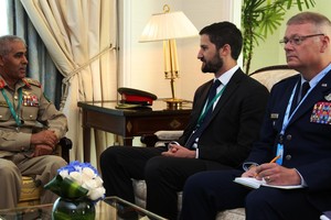 رئيس هيئة الأركان يجتمع مع نائب مساعد وزير الدفاع الأمريكي لسياسة الشرق الأوسط