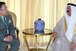 وزير شئون الدفاع يبحث الموضوعات المشتركة مع نائب مدير إدارة الخطط الدفاعية الياباني