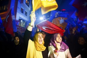 حزب أردوغان يستعيد الأكثرية المطلقة في البرلمان التركي