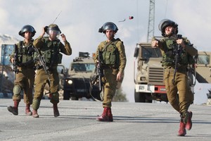 استشهاد فلسطيني حاول طعن جندي اسرائيلي