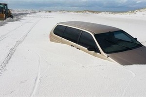 رمال بيضاء على شكل ثلوج تغطي شواطئ فلوريدا