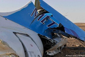 الحكومة البريطانية: الطائرة الروسية المنكوبة ربما أسقطت بعبوة ناسفة