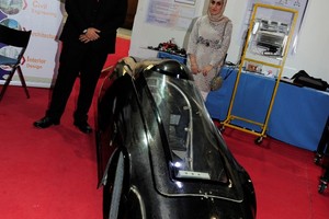 طالبان في جامعة البحرين يطوران سيارة صديقة للبيئة تعمل بالهيدروجين