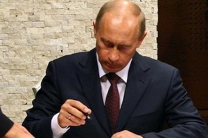 بوتين يوقع على قرار من شأنه السماح لروسيا رفع الحصانة عن ممتلكات الدول الأجنبية على أراضيها