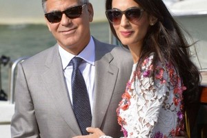 مدام كلوني حامل