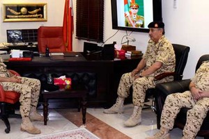 رئيس هيئة الأركان يقوم بزيارة تفقدية إلى إحدى وحدات قوة دفاع البحرين