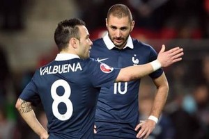 بنزيمة وفالبوينا خارج تشكيلة فرنسا في خضم فضيحة تسجيل جنسي