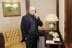 بوتين وكاميرون بحثا هاتفيا التحقيق في حادث تحطم الطائرة الروسية في مصر