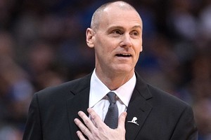 دالاس يمدد عقد مدربه كارلايل حتى 2023 