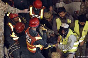 باكستاني يخرج حياً بعد 50 ساعة من إقامة مراسم دفنه