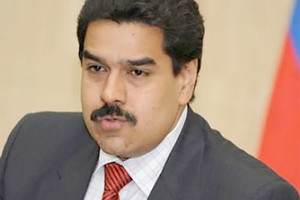 الرئيس الفنزويلي يتعهد بحلق شاربه إذا لم يسلم مليون وحدة سكنية نهاية 2015