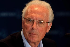 اتحاد الكرة الألماني يطالب بيكنباور بكشف المزيد من التفاصيل حول 'أموال الفيفا'