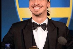 إبراهيموفيتش يحرز الكرة الذهبية العاشرة له كأفضل لاعب سويدي