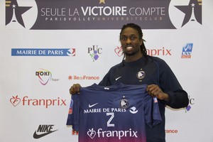 الفرنسي موري سيديبي محترف 'طائرة المحرق' هذا الموسم